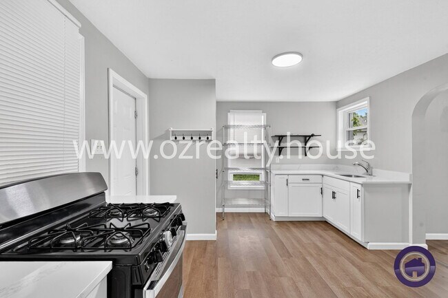 Building Photo - 1418 Fairlawn Ave
