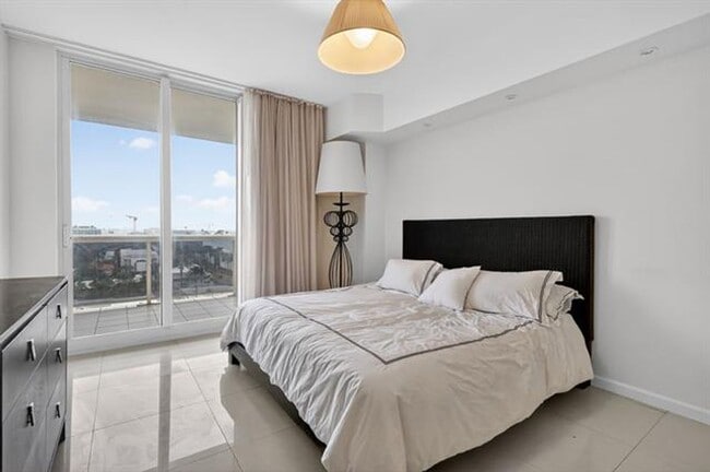 Building Photo - 9595 Collins Ave Ave