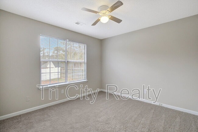 Building Photo - 110 York Ln