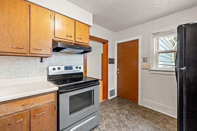 Building Photo - 25 E Chestnut Ave