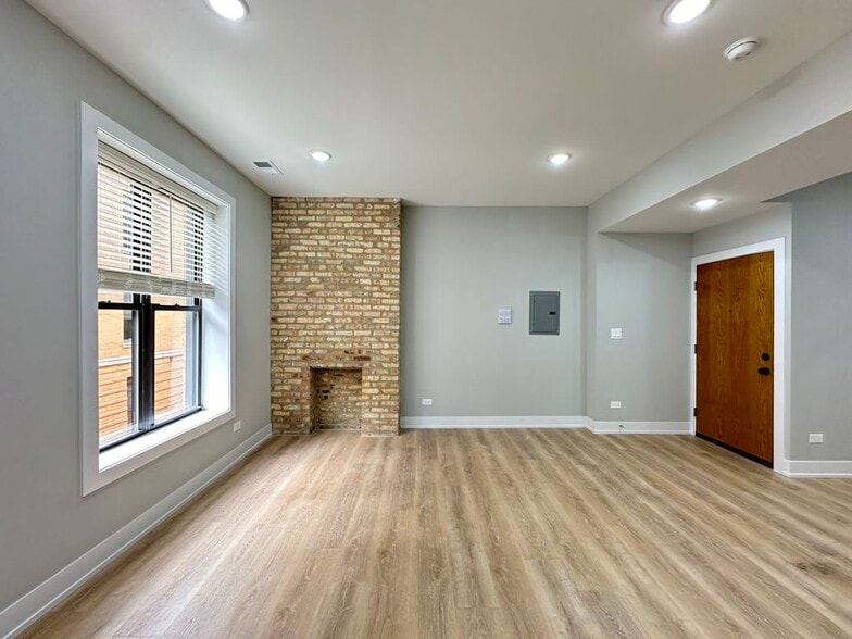 Building Photo - 451 W Belden Ave