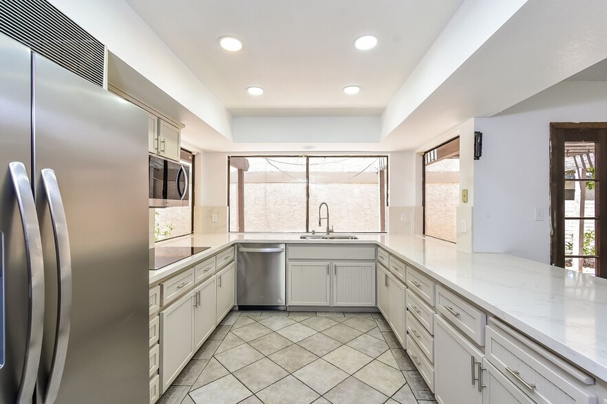Building Photo - 2413 Plaza Del Grande