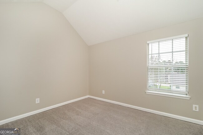 Building Photo - 2560 S Hills