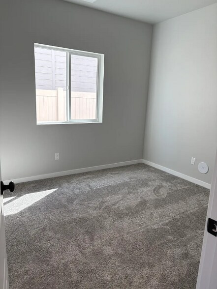 Building Photo - 4932 S Amorita Ave