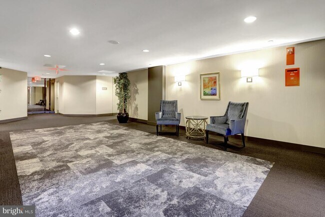Building Photo - 1530 Key Blvd