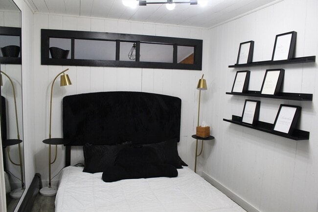 Building Photo - 16 Langlois Pines