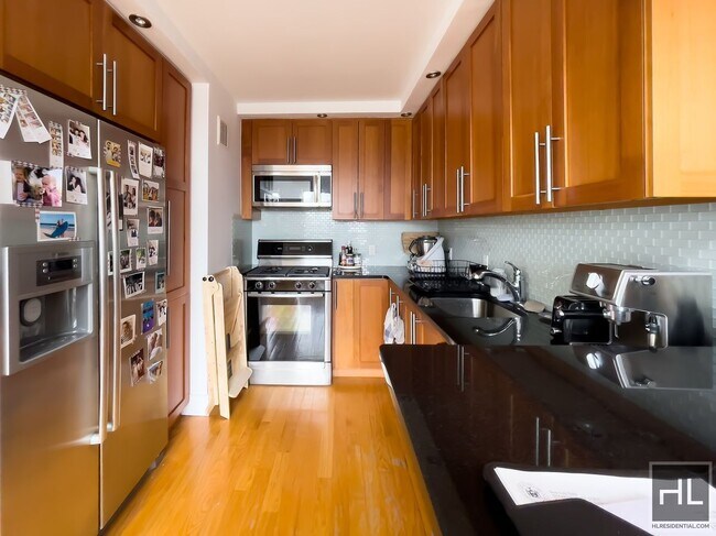 Building Photo - JAVA STREET / Greenpoint 2-Bed 2-Bath / Pe...