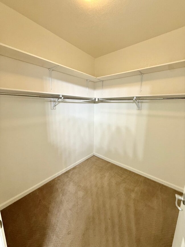 Building Photo - MUST SEE 2 Bed/2 Bath Condo in the Lakeshore at Centerra!