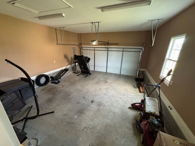 Building Photo - 155 Raspberry Dr