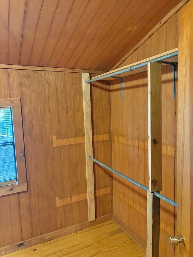 Building Photo - 1 Bedroom, 1 bath House