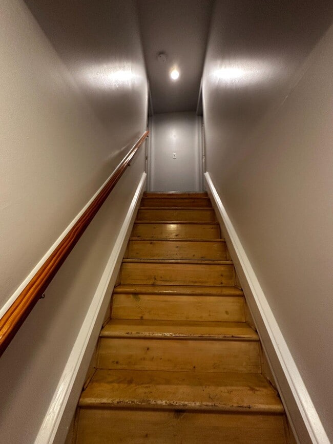 Building Photo - 1527 W 36th St