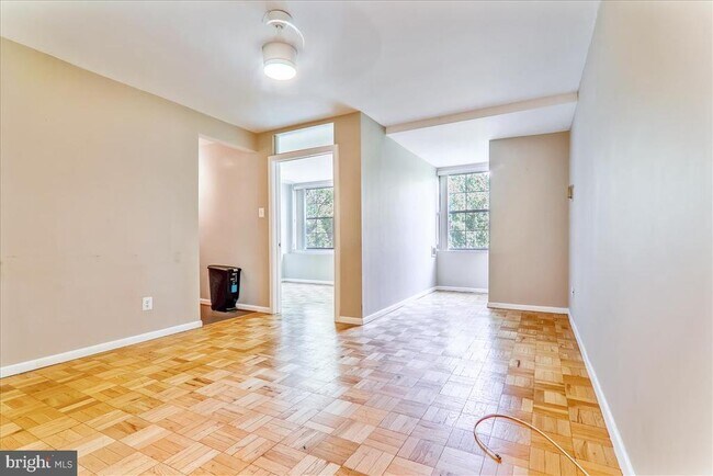 Building Photo - 940 25th St NW