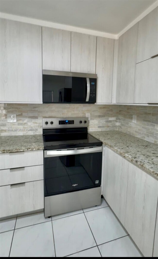 Building Photo - 14161 SW 153rd Ave