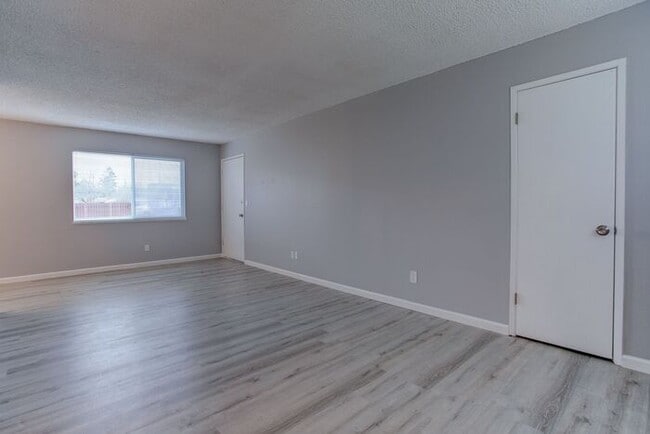 Building Photo - Cozy Studio Apartment - 1st Month Free Ren...