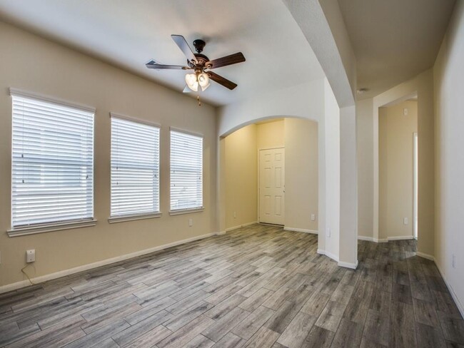 Building Photo - 4067 Mossy Pl Ln
