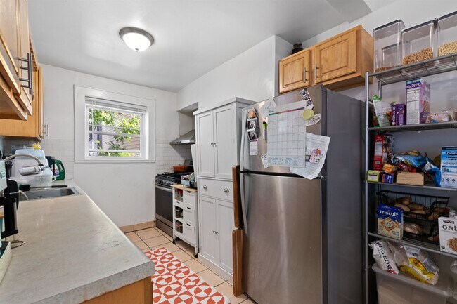 Building Photo - 86 Griffith St