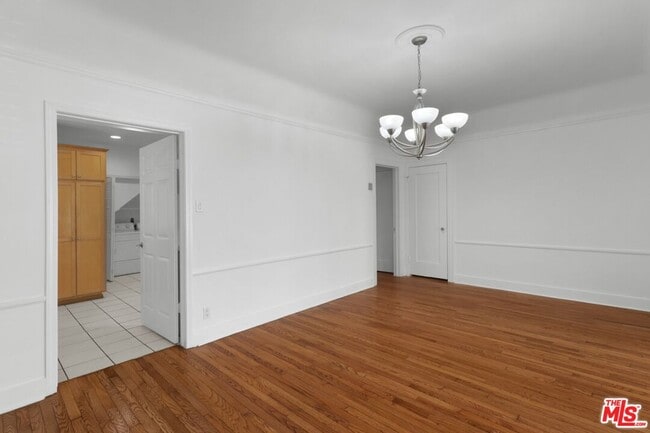 Building Photo - 175 N Sycamore Ave