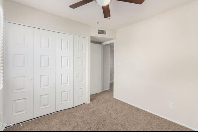 Building Photo - Spacious 4BR Townhome in Phoenix
