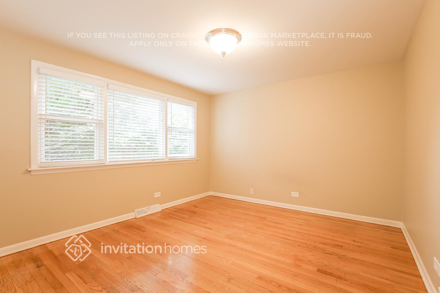 Building Photo - 10801 Kolmar Ave