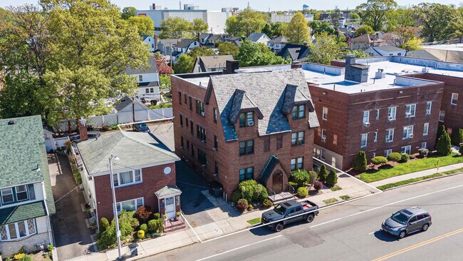 Building Photo - Fairfield Manor At Rockville Centre