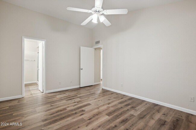 Building Photo - 5644 S 41st Pl