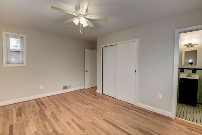 Building Photo - 3 Bed 2.5 Bathroom - Chevy Chase Rancher -...