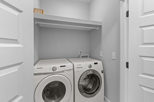 Building Photo - AVAILABLE NOW IN GERMANTOWN. Great Walkable Neighborhood! 3 Bed 2.5 Bath Town Home. $3,100 Per Month