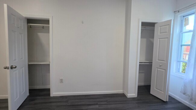 Building Photo - 176 Bartholdi Ave