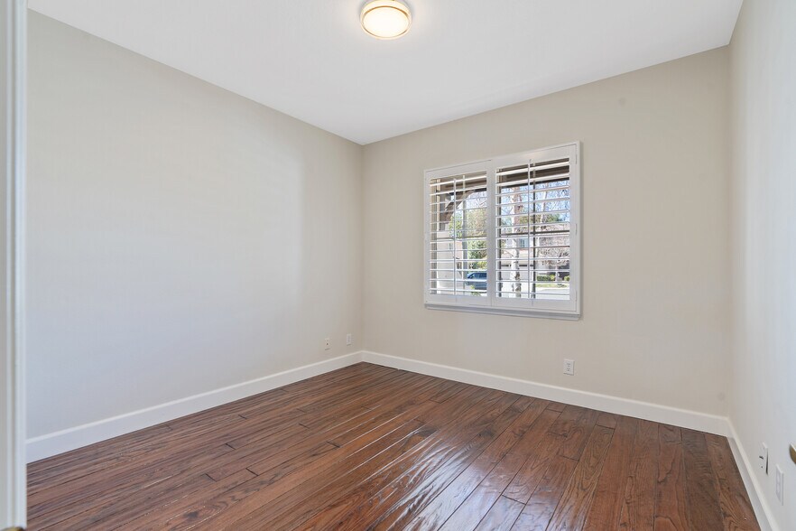 en suite bedroom 1st floor - 674 Via de Tierra