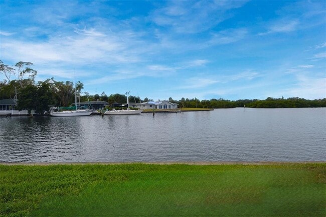 Building Photo - 3837 Pompano Dr SE