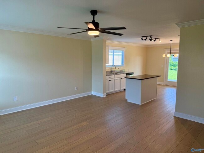 Building Photo - 226 Dormont Dr NE
