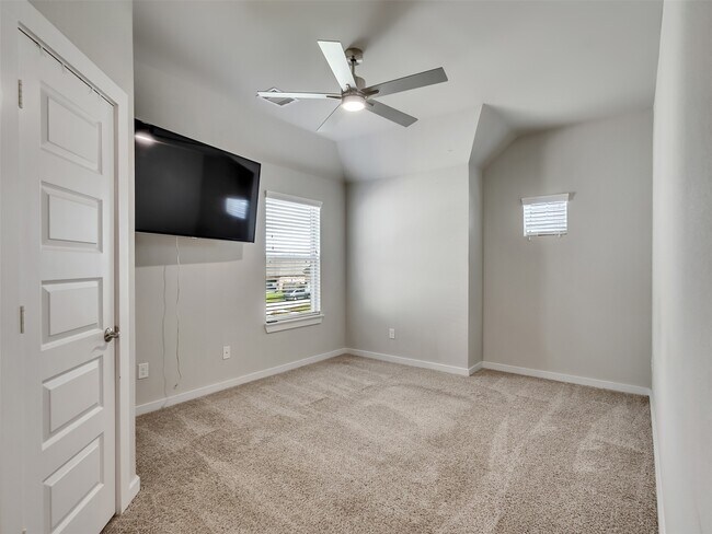 Building Photo - 251 Upland Dr