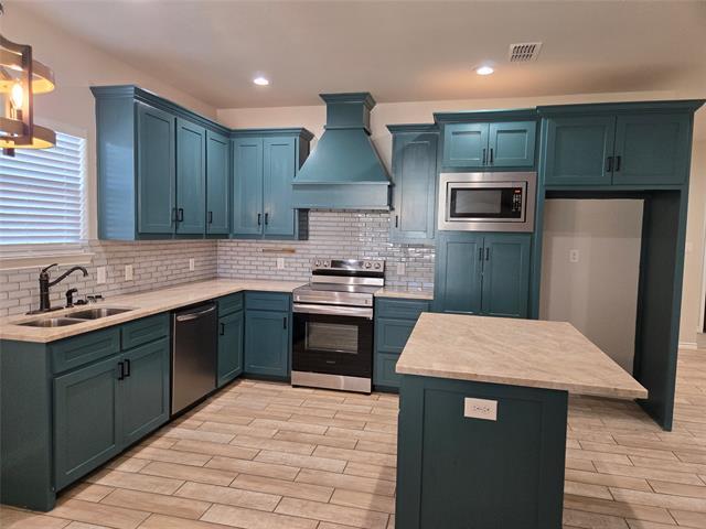 Building Photo - 3704 Canyon Rd