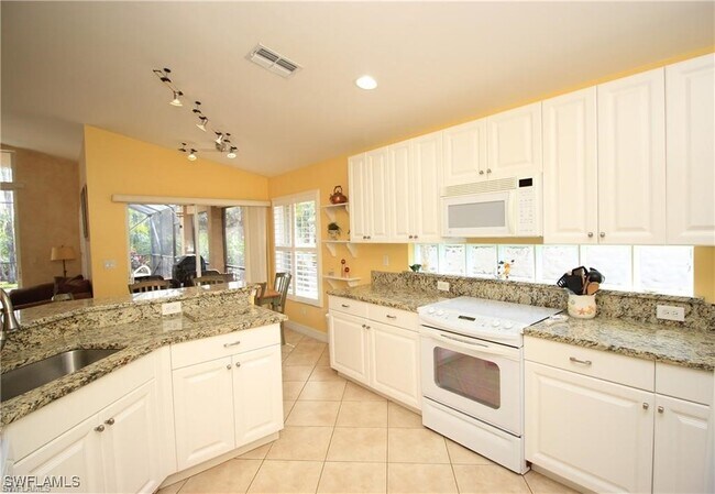 Building Photo - 2322 Butterfly Palm Dr