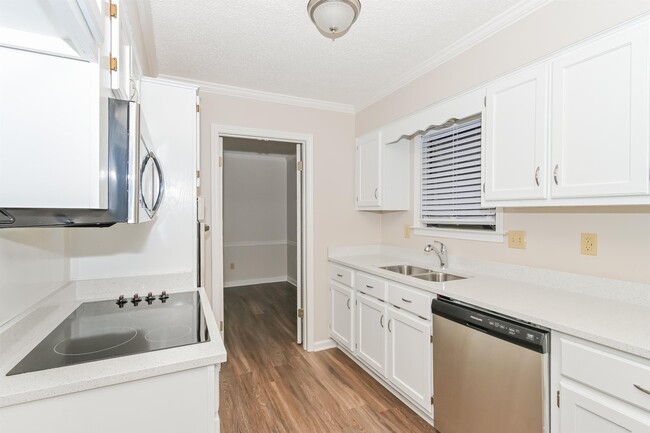 Building Photo - 6338 Northampton Dr