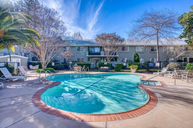 Building Photo - 20 Willow Rd