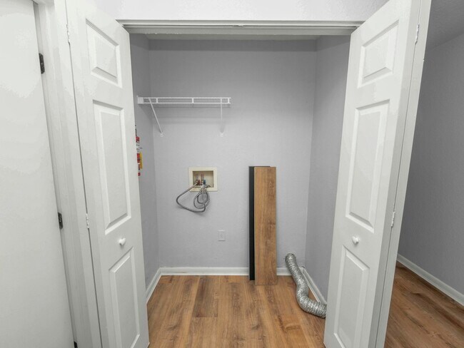 Building Photo - 2912 E Columbus Dr