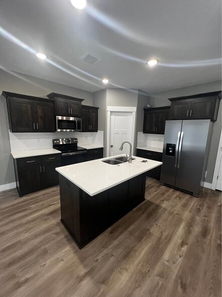 Building Photo - 10656 N 36th E