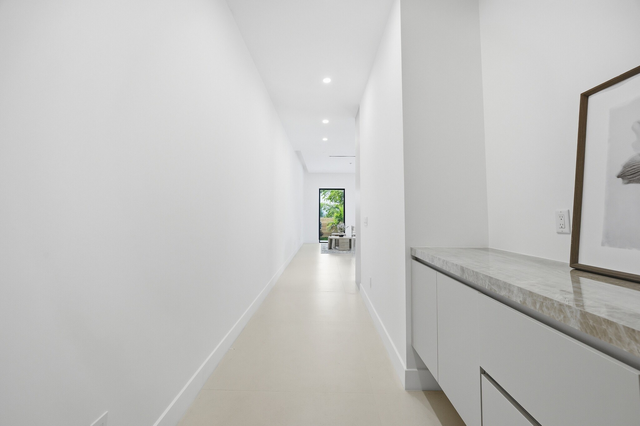 Building Photo - 1319 NE 13th Ave