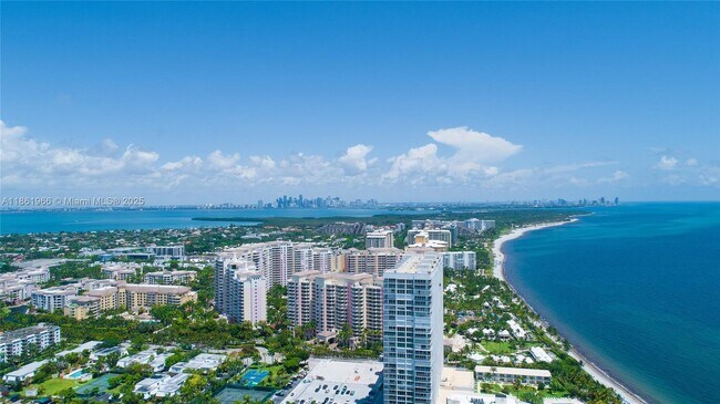 Building Photo - 1121 Crandon Blvd