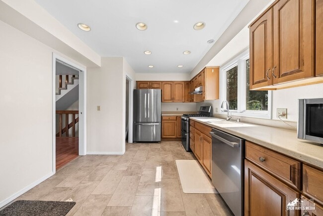 Building Photo - Towne East Single Family Home