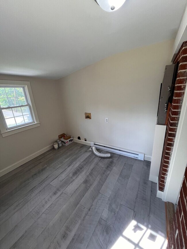Building Photo - 404 11th St