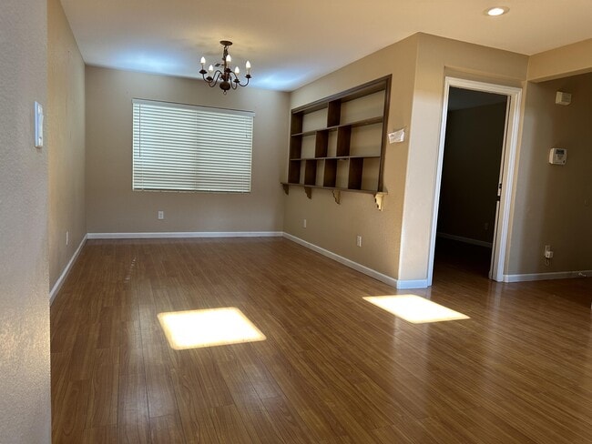 Building Photo - 5537 Spruce Hill Ct