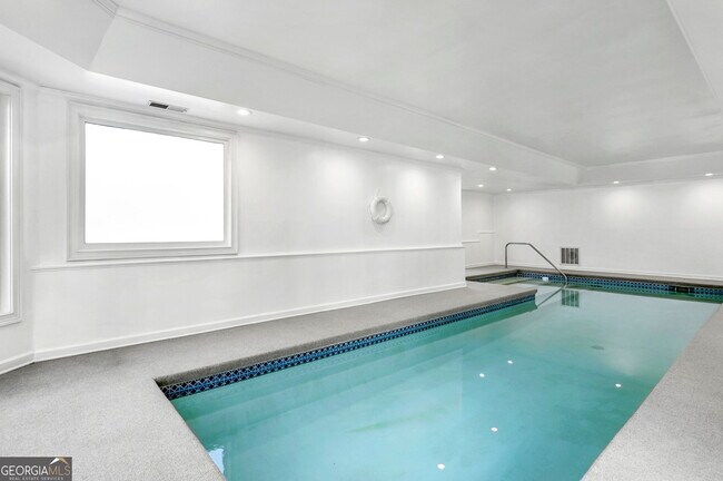 Building Photo - 300 Island Cove Dr