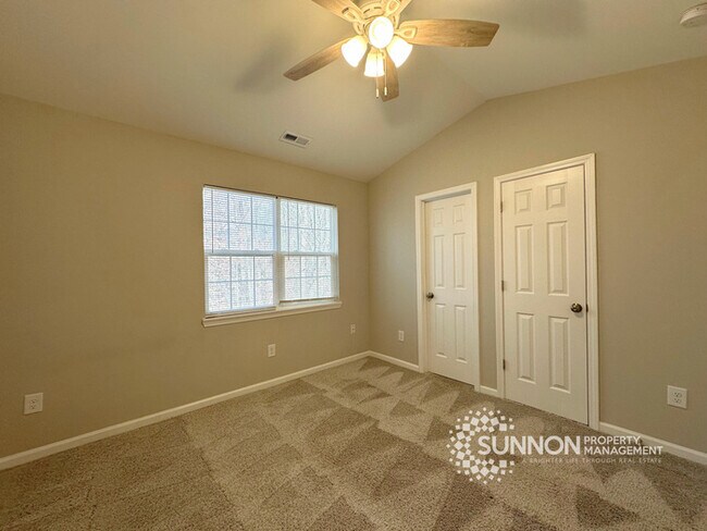 Building Photo - Beautifully Remodeled 3BR/2.5BA Townhome