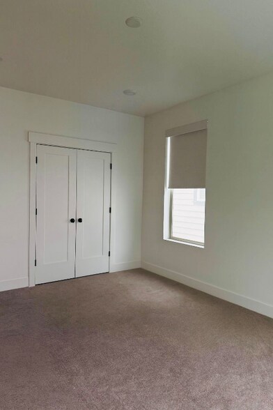 Building Photo - 5258 W Dock St