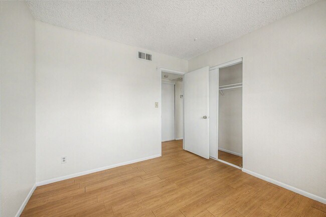 Building Photo - Remodeled 2 bedroom 2 bathroom