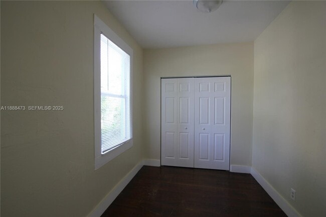 Building Photo - 510 Plymouth Rd