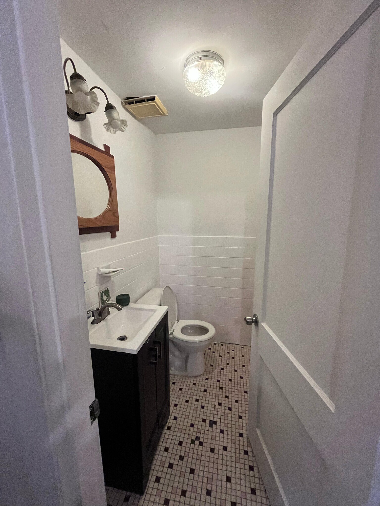 Building Photo - 731 Parker St