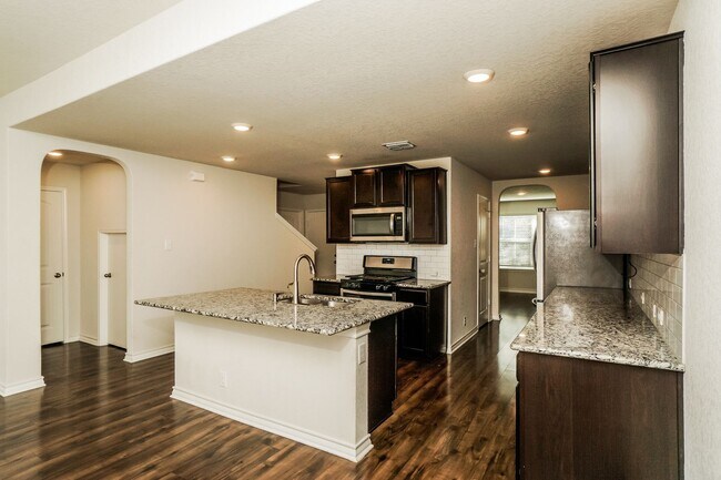 Building Photo - First time rental! 5 bedroom located in the desirable Redbird Ranch Subd.